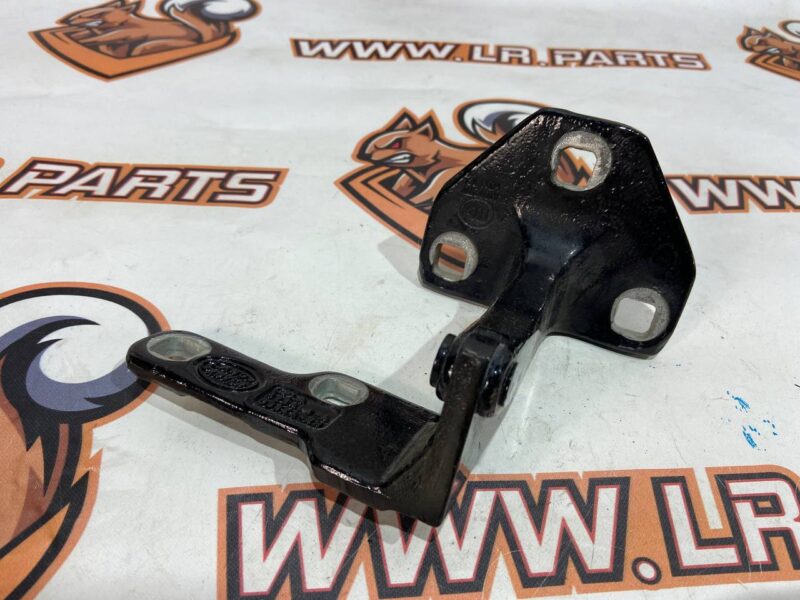 LR036598 Rear door lifting hinge RH Range Rover L405 (2013-2021) Used cost 30 € in stock 5 pcs.