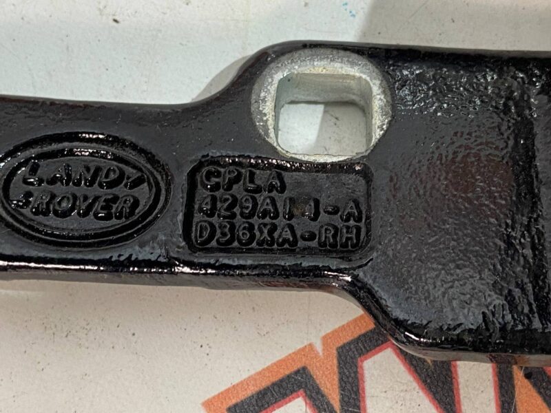 LR036598 Rear door lifting hinge RH Range Rover L405 (2013-2021) Used cost 30 € in stock 5 pcs.