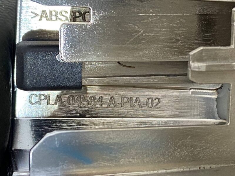 LR037416 Console left loop plug RANGE ROVER L405 13- Used cost 20 € in stock 4 pcs.