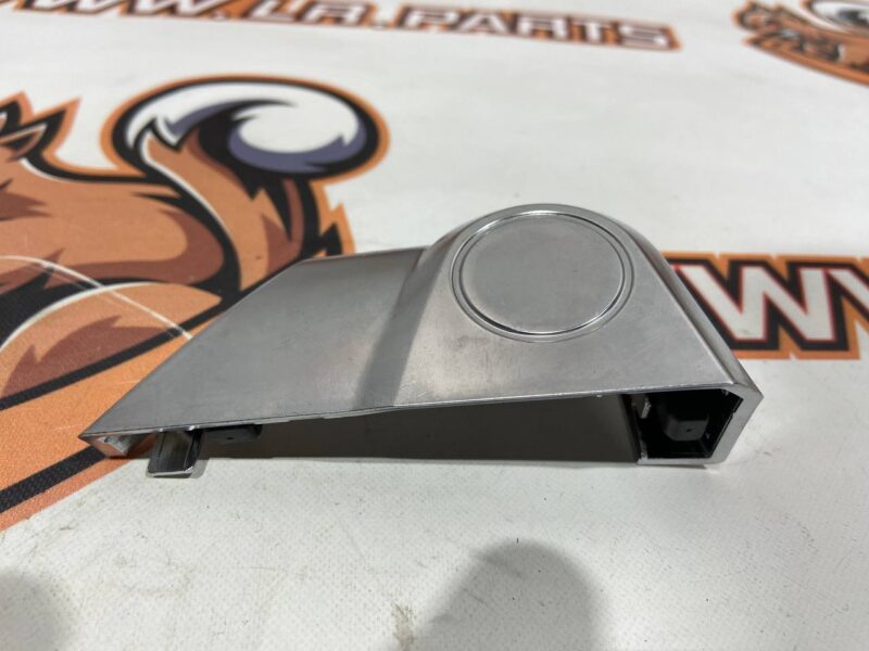 LR037416 Console left loop plug RANGE ROVER L405 13- Used cost 20 € in stock 4 pcs.