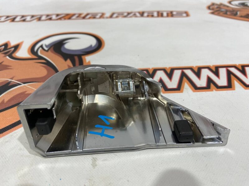 LR037416 Console left loop plug RANGE ROVER L405 13- Used cost 20 € in stock 4 pcs.