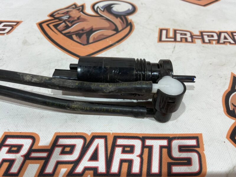 LR037592 Range Rover L405 headlight washer motor (2013-2021) Used cost 25 € in stock 8 pcs.