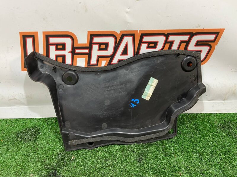 LR038083 Plastic cover under the hood left RANGE ROVER SPORT L494 13- Used cost 25 € in stock 2 pcs.