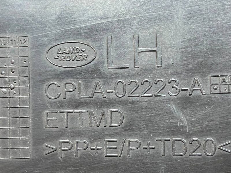 LR038083 Plastic cover under the hood left RANGE ROVER SPORT L494 13- Used cost 25 € in stock 2 pcs.