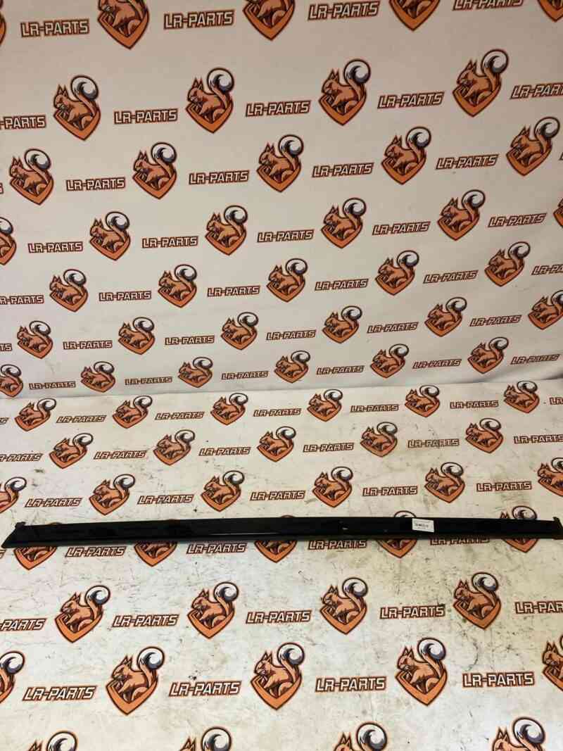 LR038349 Right roof molding (panorama) short Range Rover Sport L494 (2014-2022) Used cost 75 € in stock 2 pcs.