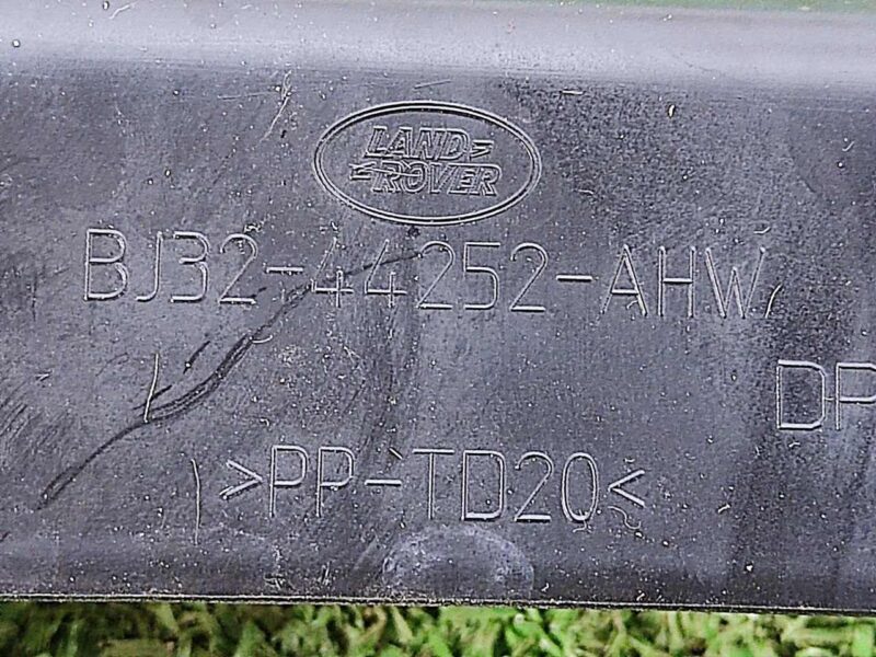 LR039107 Cover of the upper section of the luggage compartment of the RANGE ROVER EVOQUE L538 2011-2018 Used cost 16 € in stock 4 pcs.