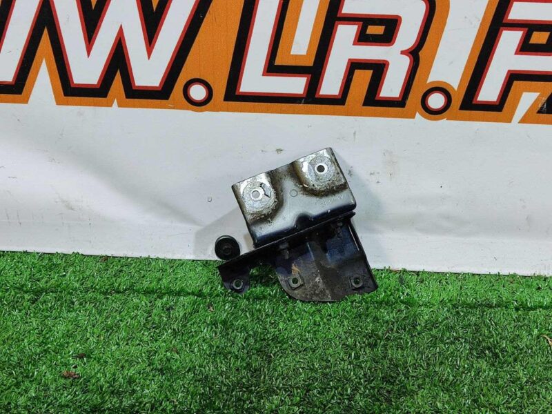 LR039125 Wing mounting bracket right RANGE ROVER EVOQUE L538 2011-2018 Used cost 35 € in stock 2 pcs.
