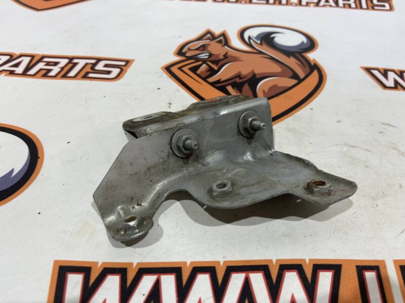 LR039125 Wing mounting bracket right RANGE ROVER EVOQUE L538 2011-2018 Used cost 35 € in stock 2 pcs.