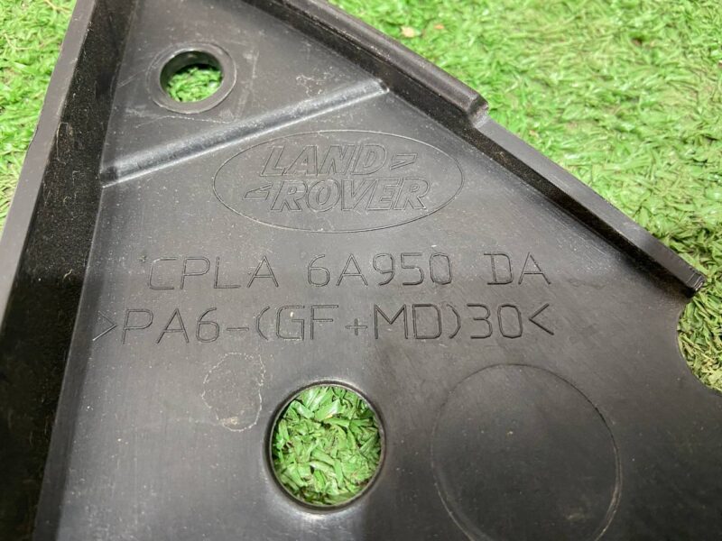 LR040701 Washer reservoir cover right Range Rover L405 (2013-2021) Used cost 10 € in stock 1 pcs.
