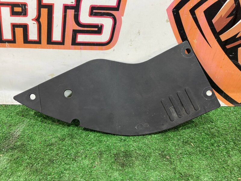 LR040701 Washer reservoir cover right Range Rover L405 (2013-2021) Used cost 10 € in stock 1 pcs.