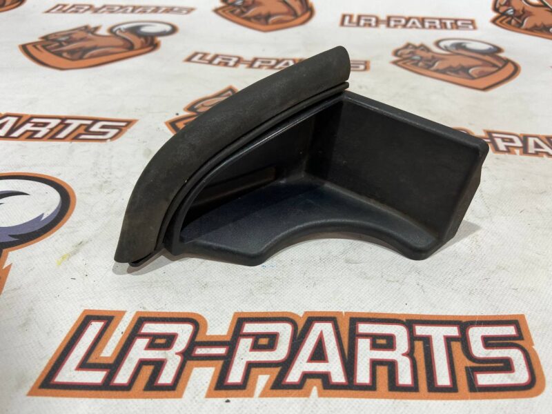 LR040775 Soundproofing of the front left pillar Range Rover L405 (2013-2021) Used cost 20 € in stock 2 pcs.