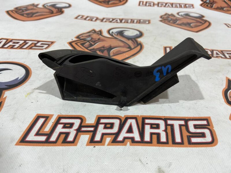 LR040775 Soundproofing of the front left pillar Range Rover L405 (2013-2021) Used cost 20 € in stock 2 pcs.