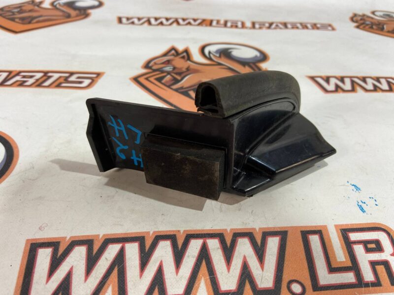 LR040775 Soundproofing of the front left pillar Range Rover L405 (2013-2021) Used cost 20 € in stock 2 pcs.