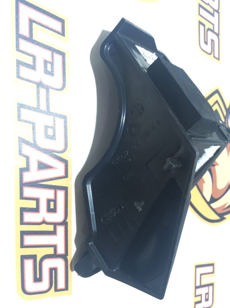 LR040775 Soundproofing of the front left pillar Range Rover L405 (2013-2021) Used cost 20 € in stock 2 pcs.