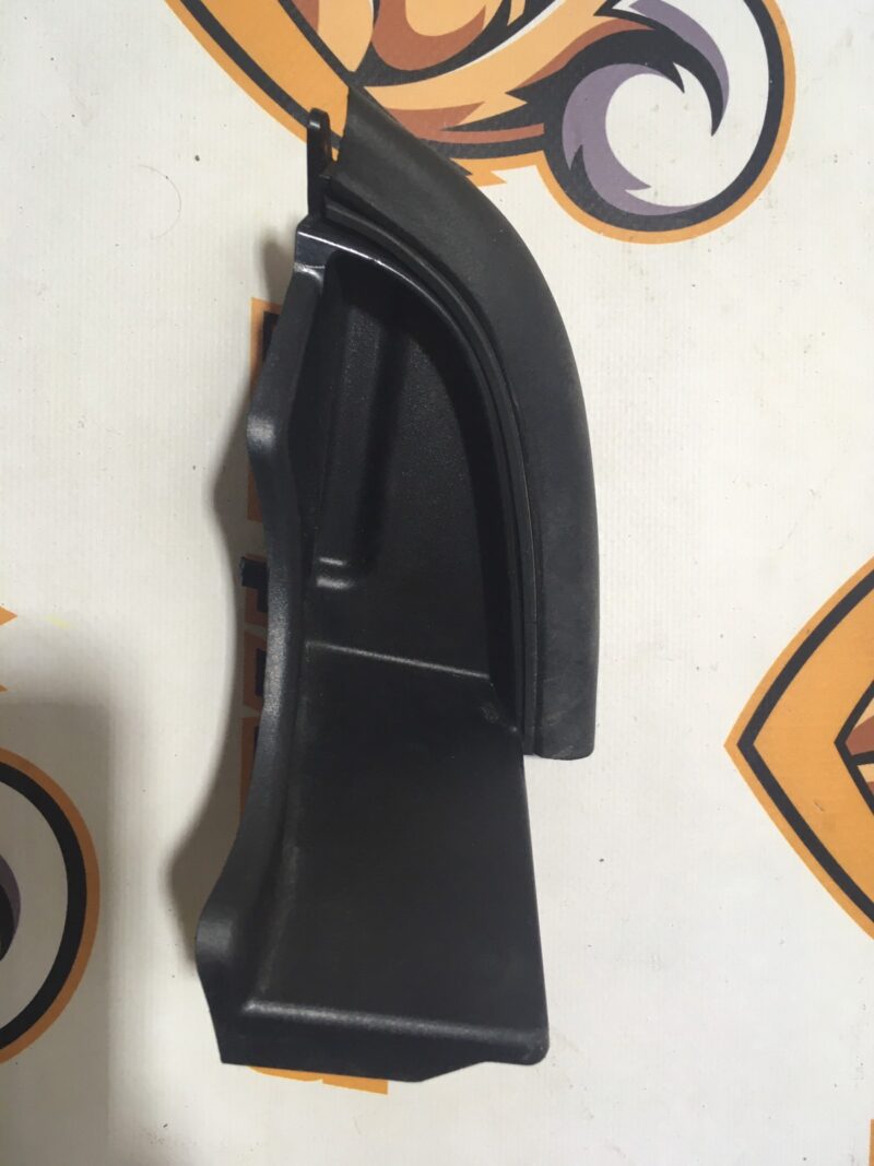 LR040775 Soundproofing of the front left pillar Range Rover L405 (2013-2021) Used cost 20 € in stock 2 pcs.