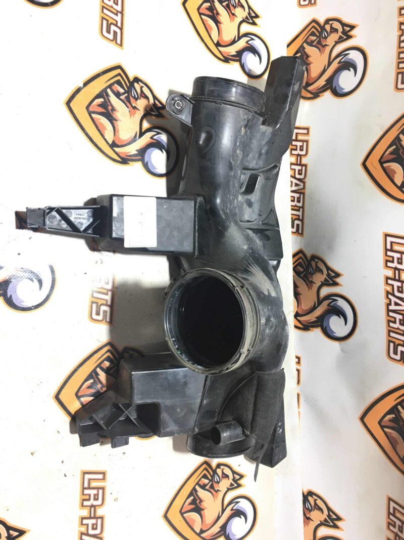 LR041246 Air filter duct to throttle valve Range Rover Sport L494 (2014-2022) Used cost 120 € in stock 3 pcs.