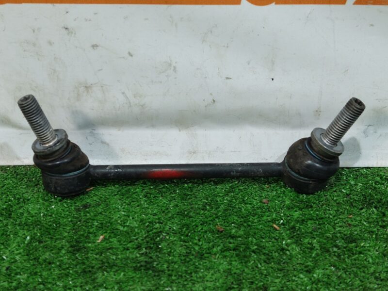 LR166065 Stabilizer bar rear right Range Rover Sport L494 (2014-2022) Used cost 10 € in stock 3 pcs.