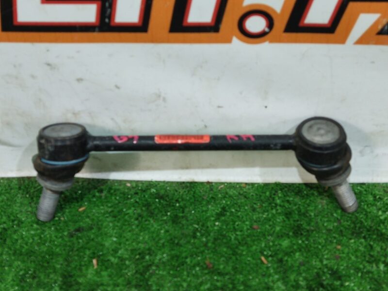 LR166065 Stabilizer bar rear right Range Rover Sport L494 (2014-2022) Used cost 10 € in stock 3 pcs.