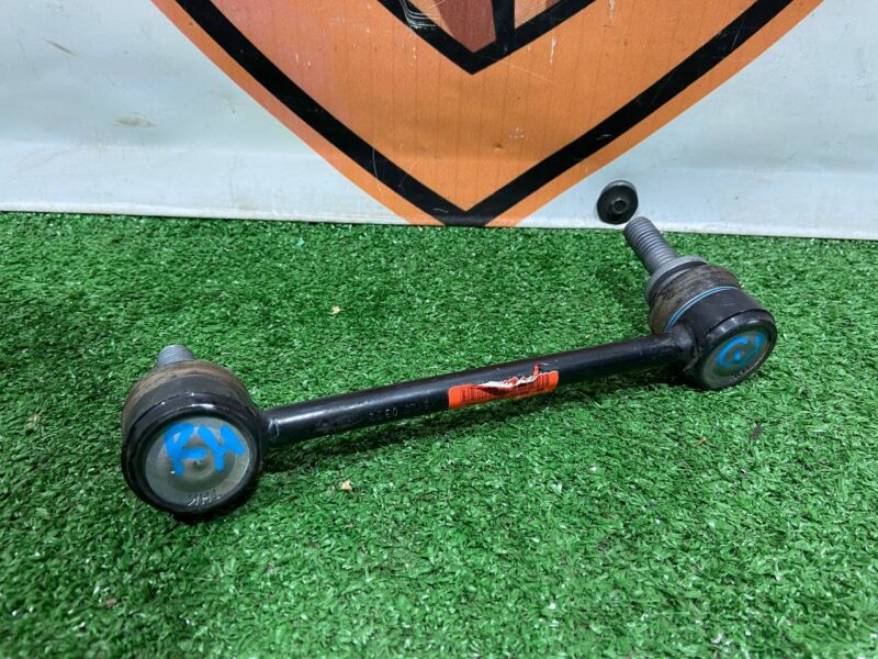 LR166065 Stabilizer bar rear right Range Rover Sport L494 (2014-2022) Used cost 10 € in stock 3 pcs.
