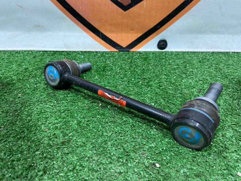 LR166065 Stabilizer bar rear right Range Rover Sport L494 (2014-2022) Used cost 10 € in stock 3 pcs.