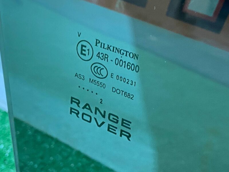LR043951 Rear right door glass Range Rover Sport L494 (2014-2022) Used cost 100 € in stock 9 pcs.