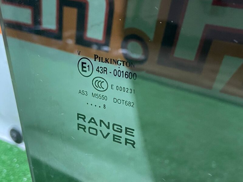 LR043951 Rear right door glass Range Rover Sport L494 (2014-2022) Used cost 100 € in stock 9 pcs.