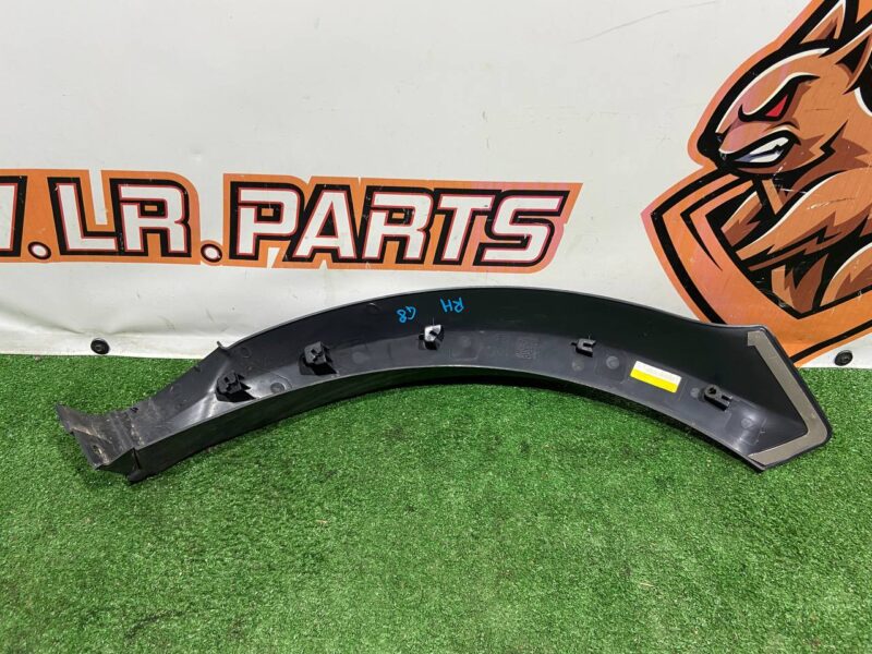 LR044142 Wheel arch fender molding rear right Range Rover Sport L494 Used cost 35 € in stock 4 pcs.
