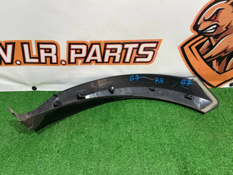 LR044142 Wheel arch fender molding rear right Range Rover Sport L494 Used cost 35 € in stock 4 pcs.