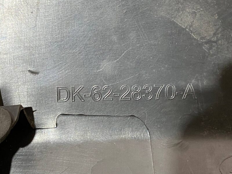 LR044142 Wheel arch fender molding rear right Range Rover Sport L494 Used cost 35 € in stock 4 pcs.