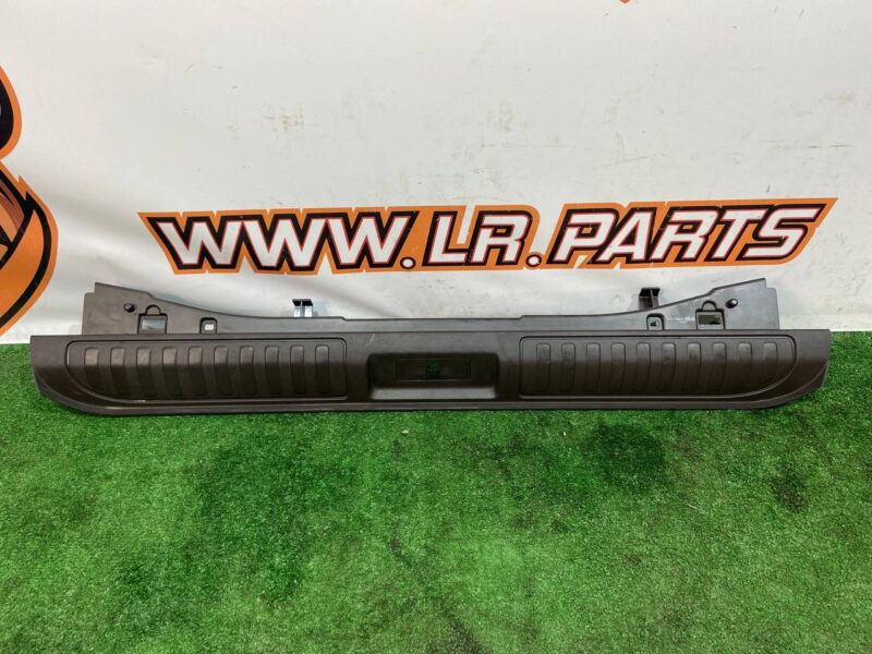 LR044743 Boot lid sill trim Range Rover Sport L494 (2014-2022) Used cost 40 € in stock 3 pcs.