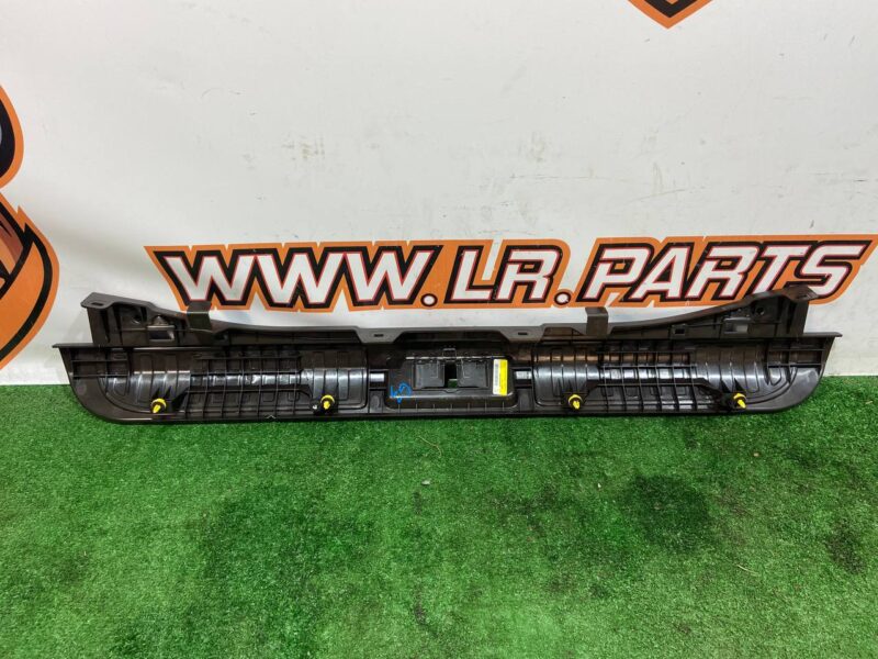 LR044743 Boot lid sill trim Range Rover Sport L494 (2014-2022) Used cost 40 € in stock 3 pcs.
