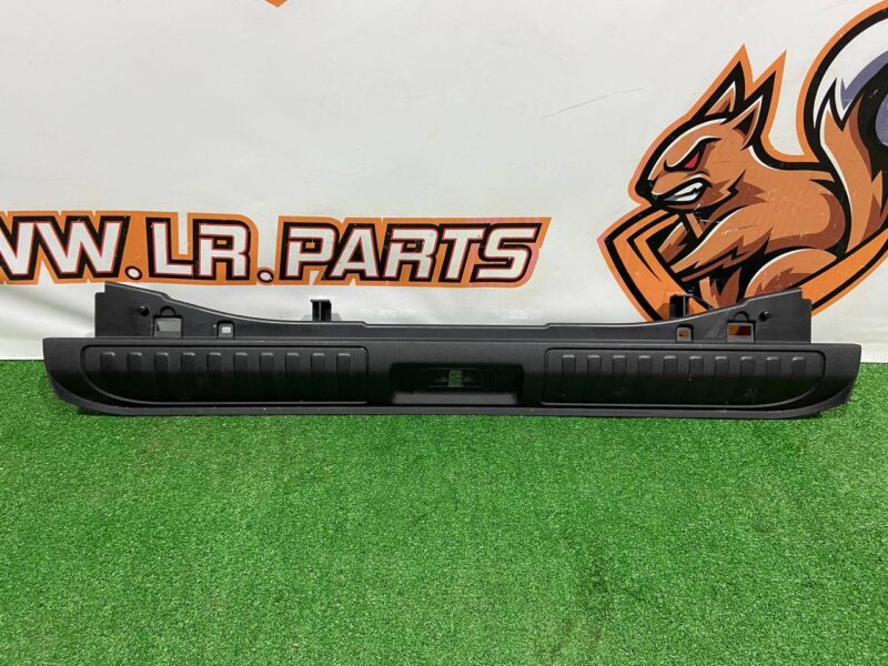 LR044743 Boot lid sill trim Range Rover Sport L494 (2014-2022) Used cost 40 € in stock 3 pcs.