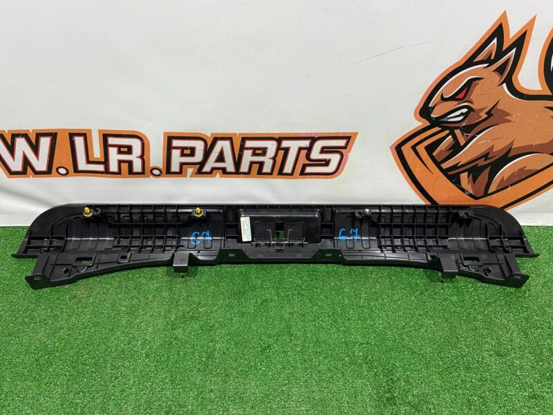 LR044743 Boot lid sill trim Range Rover Sport L494 (2014-2022) Used cost 40 € in stock 3 pcs.