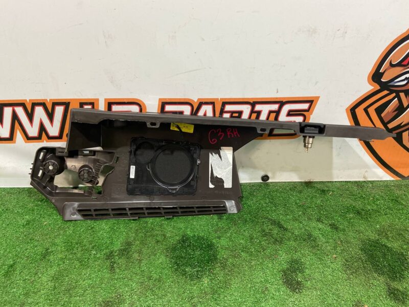 LR044792 Trim panel in the trunk under the speaker right Range Rover Sport L494 (2014-2022) Used cost 60 € in stock 1 pcs.