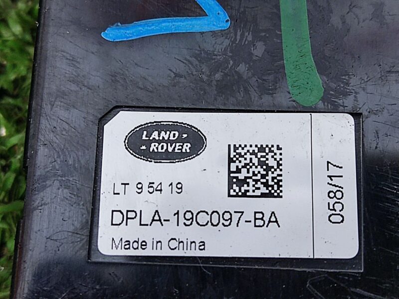 LR044855 antenna module Range Rover Velar L560 Used cost 20 € in stock 3 pcs.