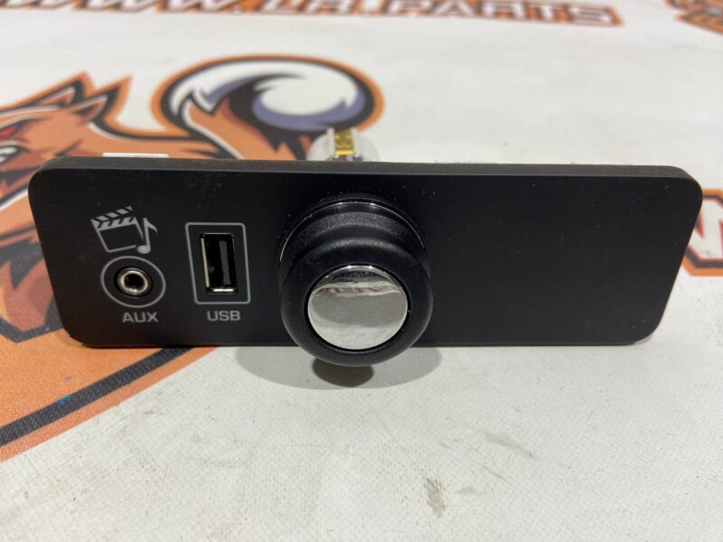 LR044901 USB Port Center Console Armrest Range Rover Sport L494 (2014-2022) Used cost 25 € in stock 4 pcs.