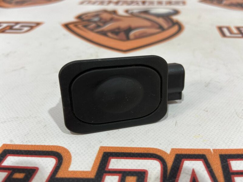 LR045165 Trunk opening button RANGE ROVER SPORT (L494) 2013- Used cost 30 € in stock 1 pcs.