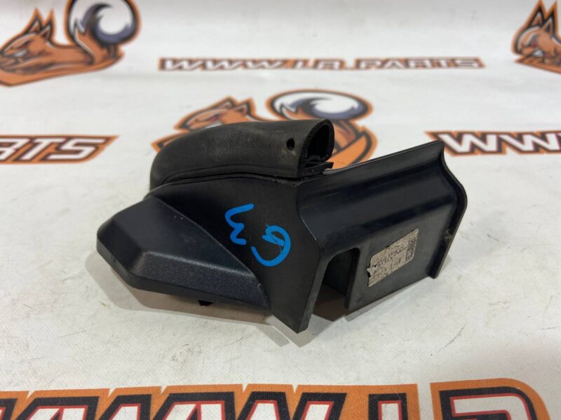 LR045220 Insulator front outer lining pillar right Range Rover Sport L494 (2014-2022) Used cost 40 € in stock 3 pcs.