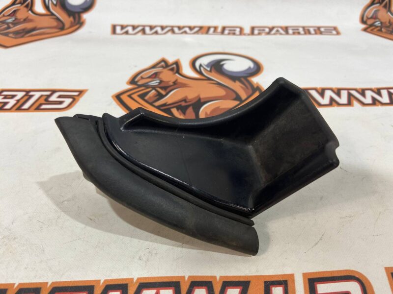 LR045220 Insulator front outer lining pillar right Range Rover Sport L494 (2014-2022) Used cost 40 € in stock 3 pcs.