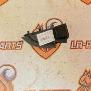 LR045220 Insulator of the front outer lining of the rack right RANGE ROVER SPORT L494 13- Used cost 40 € in stock 1 pcs.