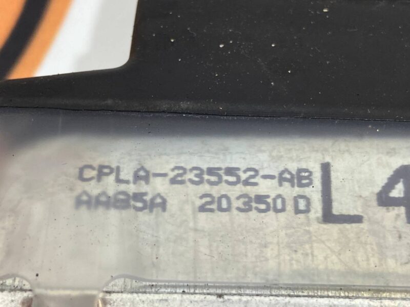 LR045540 Door limiter in front of Range Rover Sport L494 (2014-2022) Used - Image 13