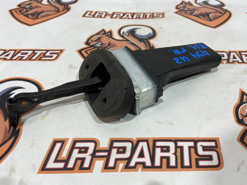 LR045540 Door limiter in front of Range Rover Sport L494 (2014-2022) Used cost 10 € in stock 2 pcs.
