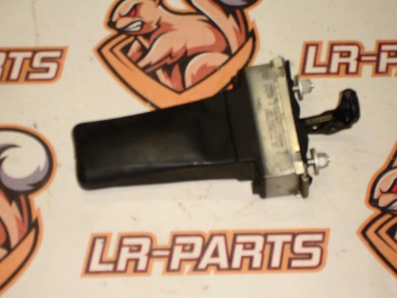 LR045541 Rear door limiter Range Rover L405 (2013-2021) Used cost 10 € in stock 2 pcs.