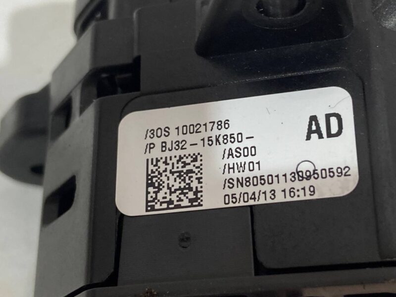 LR046954 Parking brake button RANGE ROVER EVOQUE L538 2011-2018 Used cost 34 € in stock 1 pcs.