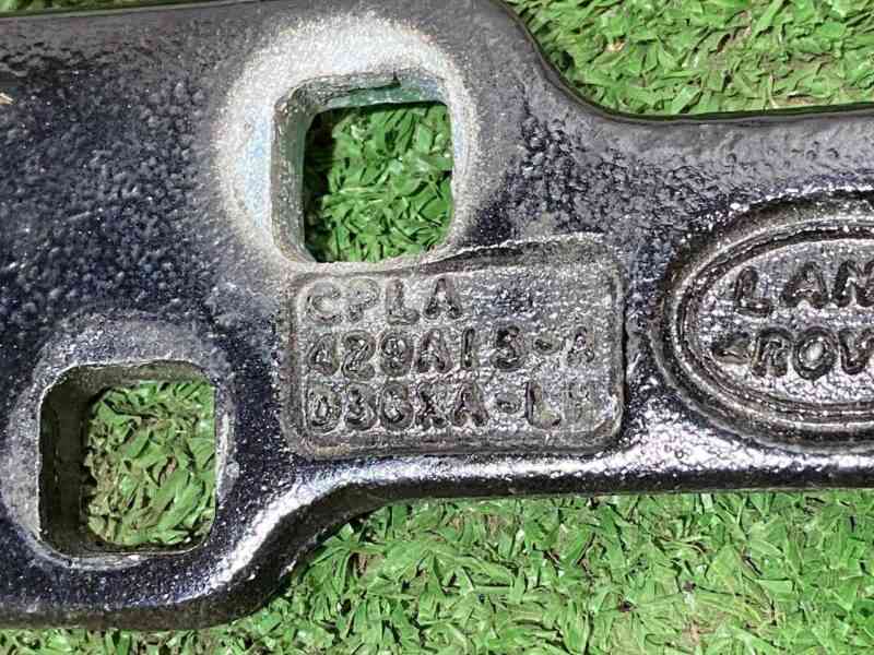 LR048168 The hinge of the raised tailgate LH Range Rover L405 (2013-2021) Used cost 22,5 € in stock 6 pcs.