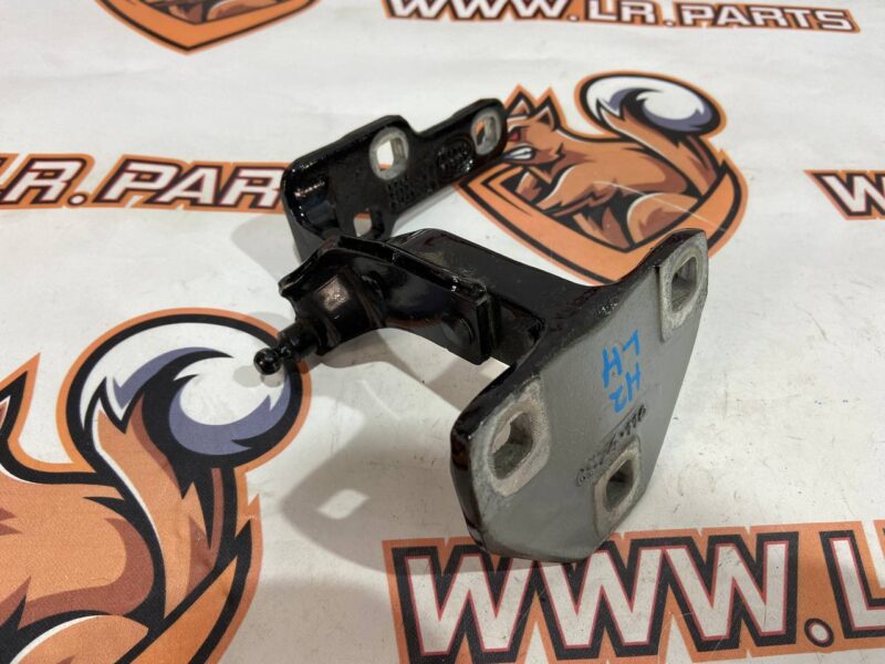 LR048168 The hinge of the raised tailgate LH Range Rover L405 (2013-2021) Used cost 22,5 € in stock 6 pcs.
