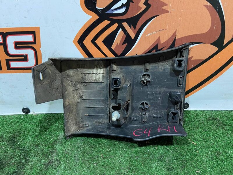 LR048271 Front right fender lining Range Rover L405 (2013-2021) Used cost 20 € in stock 3 pcs.