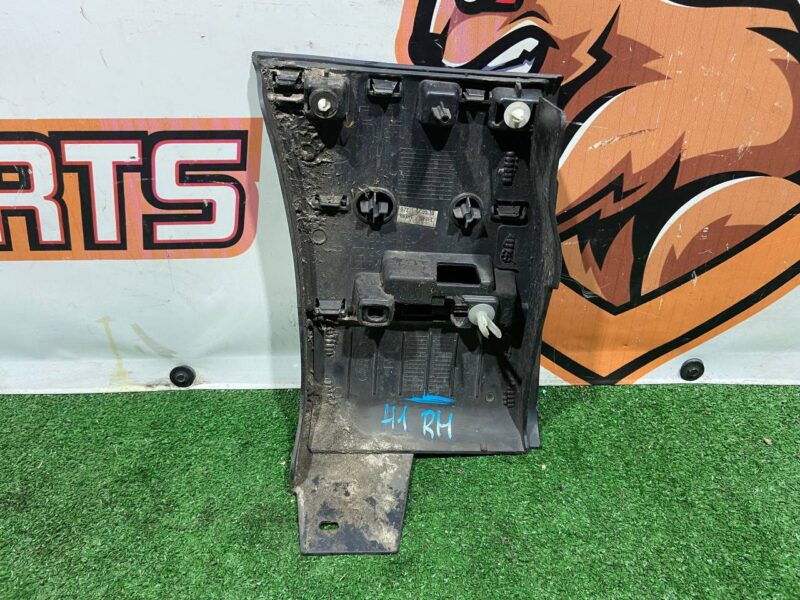 LR048271 Front right fender lining Range Rover L405 (2013-2021) Used cost 20 € in stock 3 pcs.