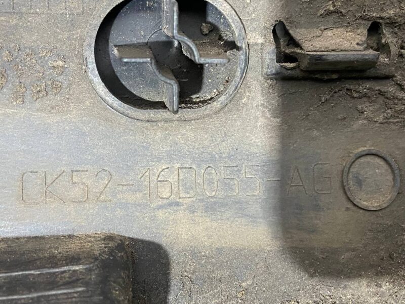 LR048272 Wing molding with overlay lower left Range Rover L405 (2013-2021) Used cost 20 € in stock 3 pcs.