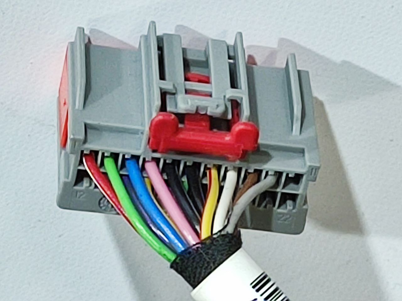 LR048353 Right mirror cover Land Rover Discovery Sport L550 (2015-) Used cost 42 € in stock 1 pcs.